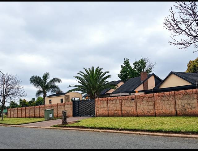 4 BEDROOM HOUSE FOR SALE IN NORKEM PARK
